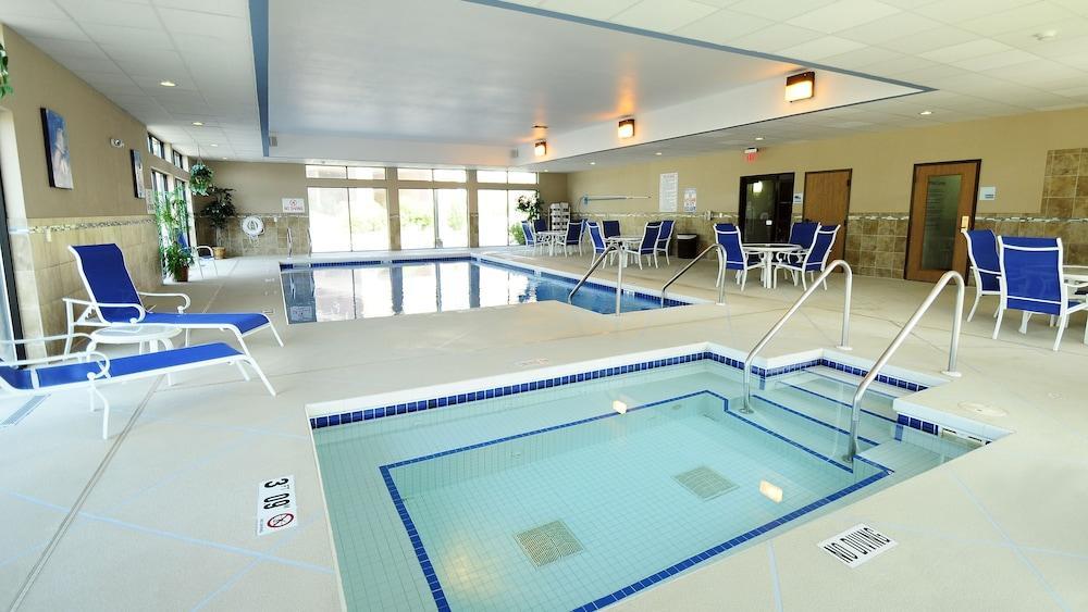 Holiday Inn Express - Delafield By Ihg Экстерьер фото