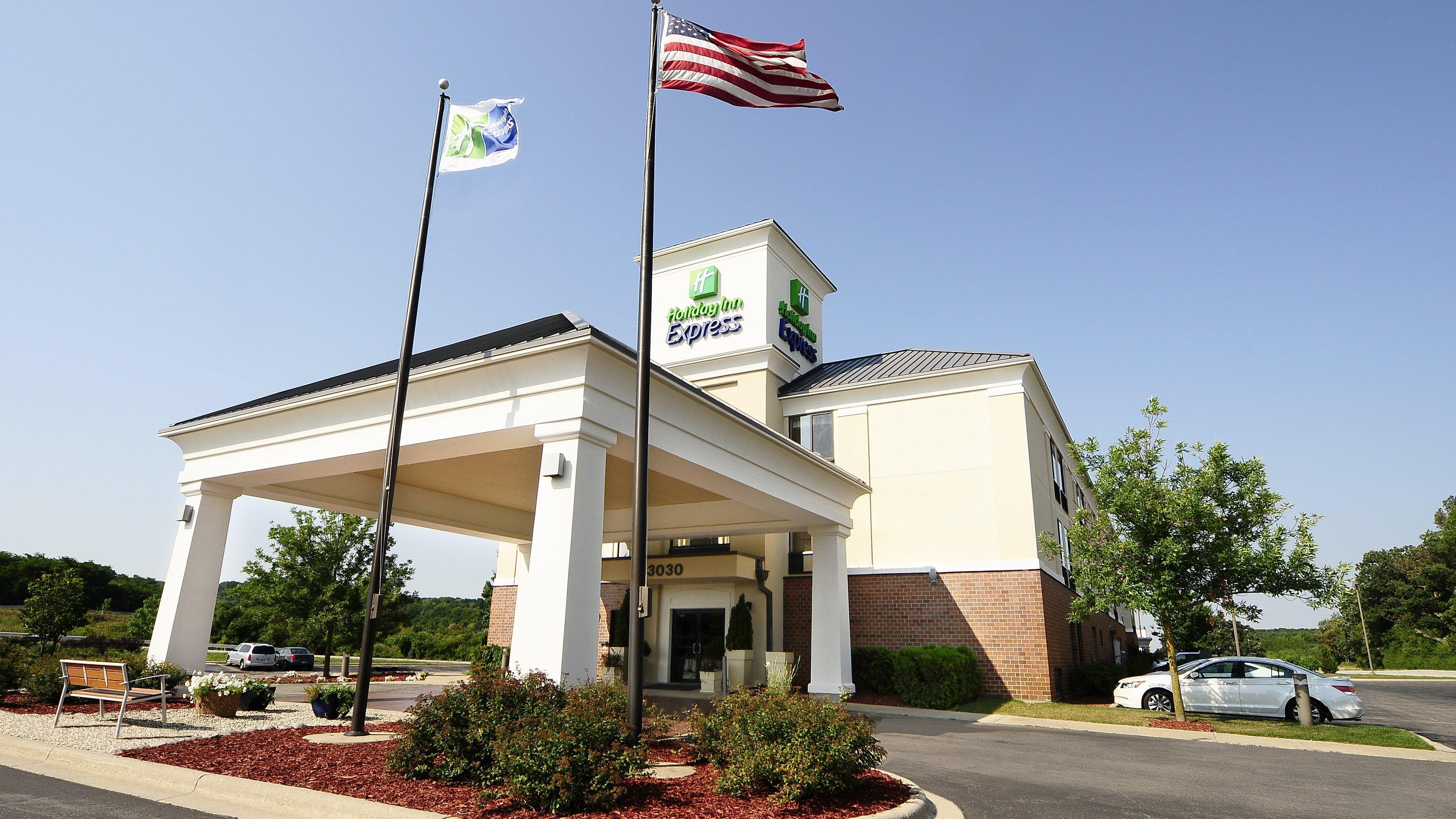 Holiday Inn Express - Delafield By Ihg Экстерьер фото