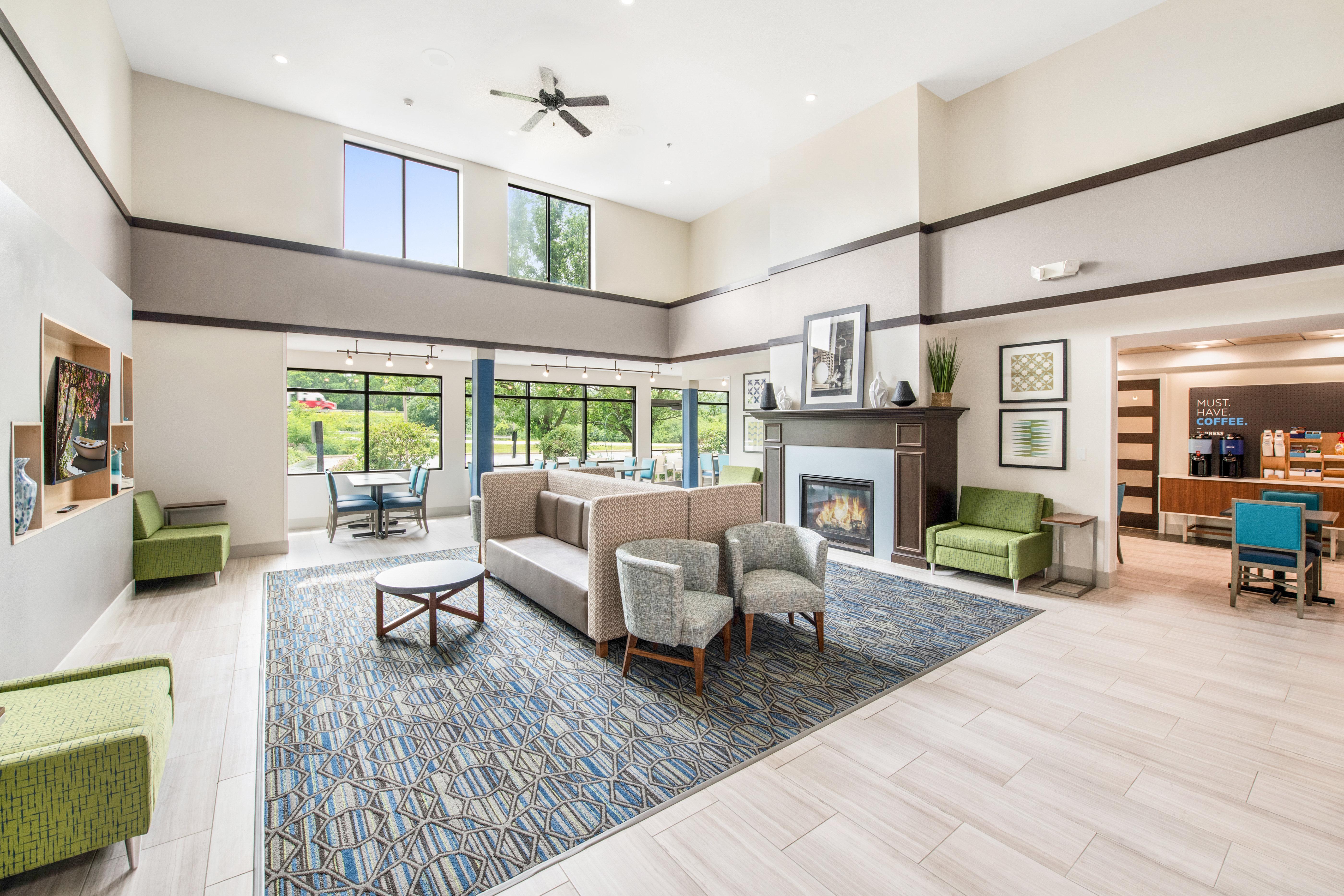 Holiday Inn Express - Delafield By Ihg Экстерьер фото