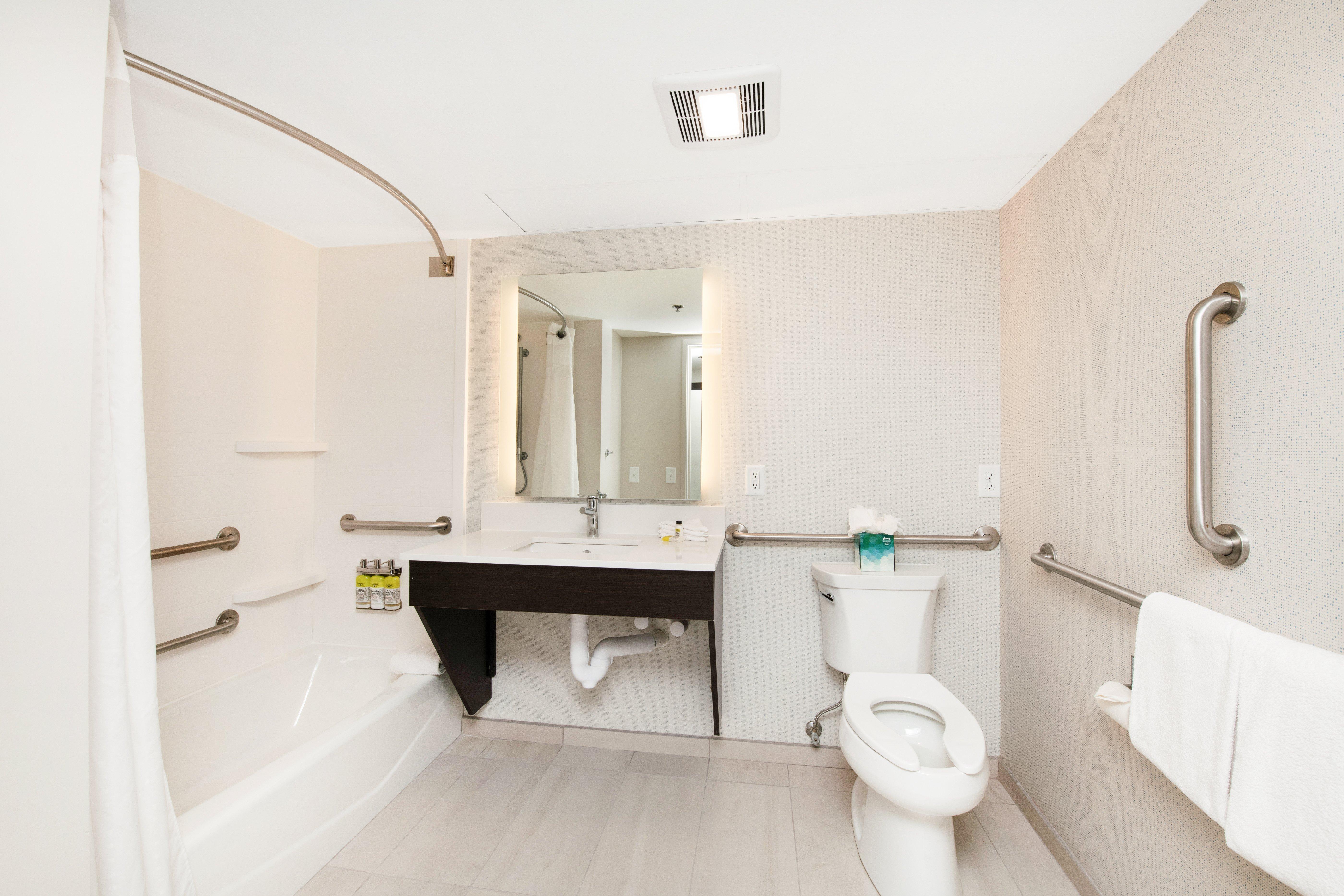 Holiday Inn Express - Delafield By Ihg Экстерьер фото