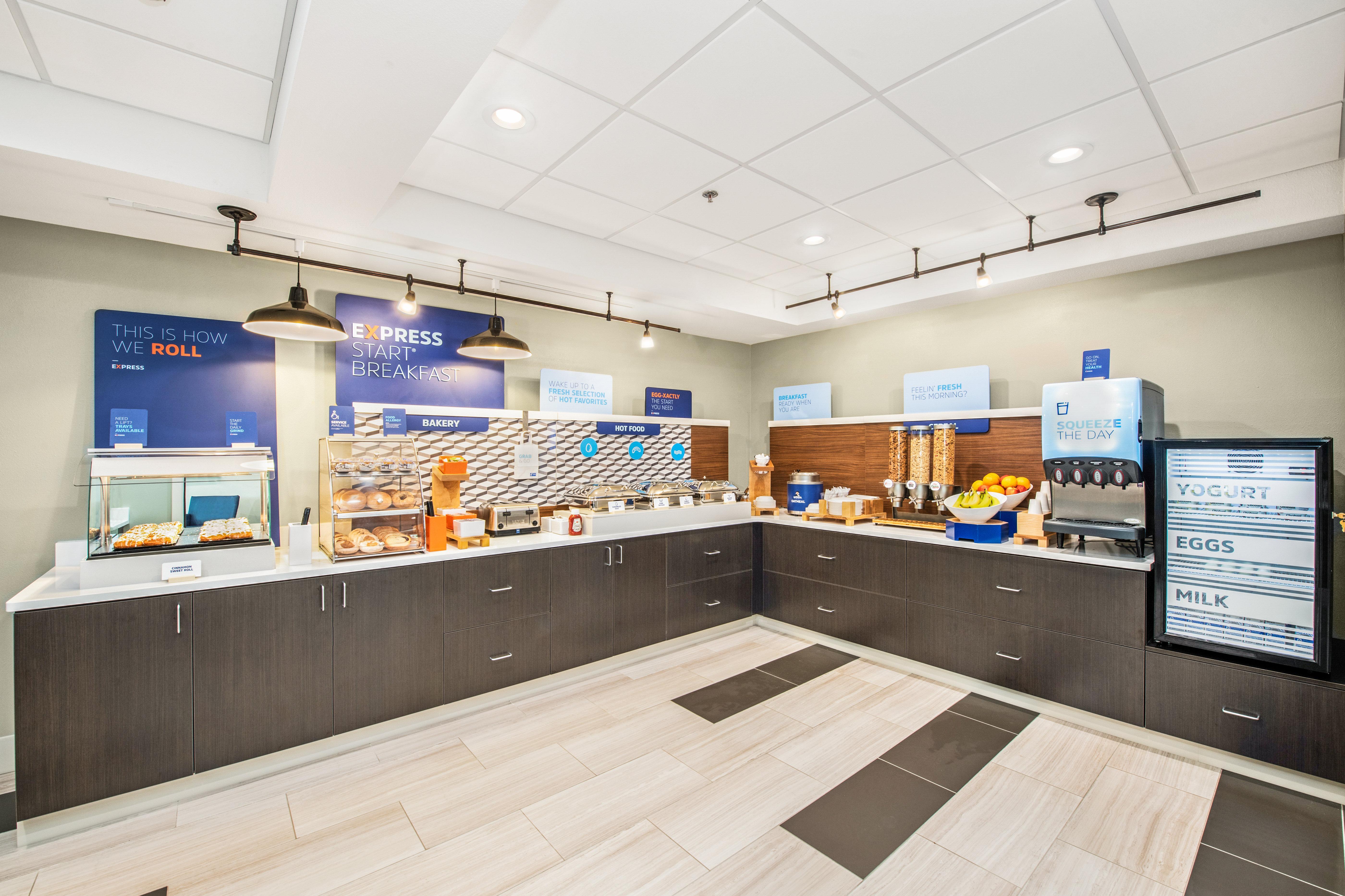 Holiday Inn Express - Delafield By Ihg Экстерьер фото