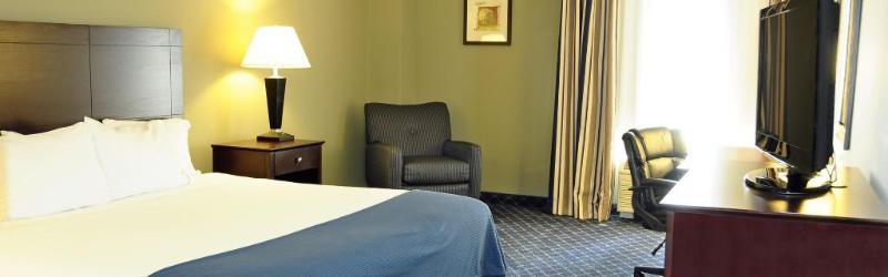 Holiday Inn Express - Delafield By Ihg Экстерьер фото