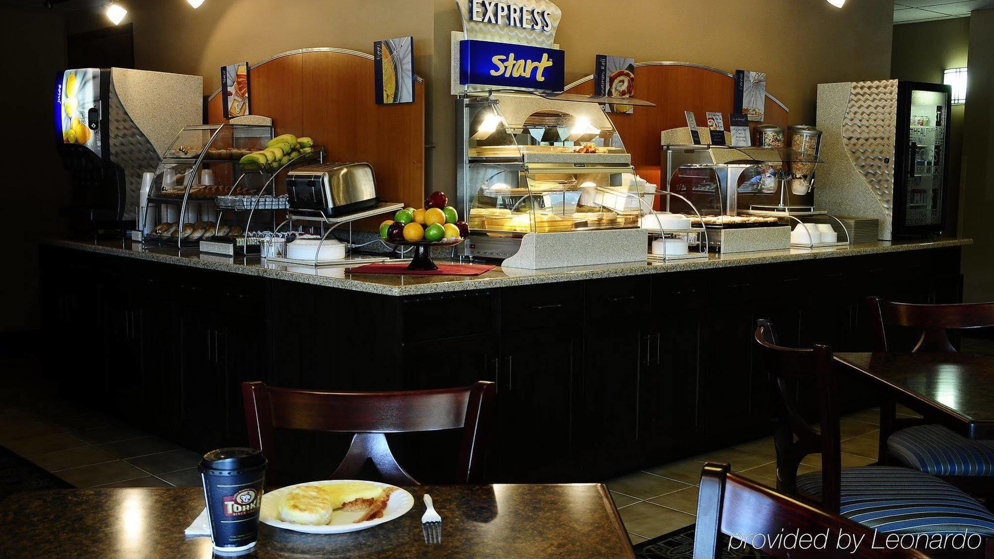 Holiday Inn Express - Delafield By Ihg Экстерьер фото